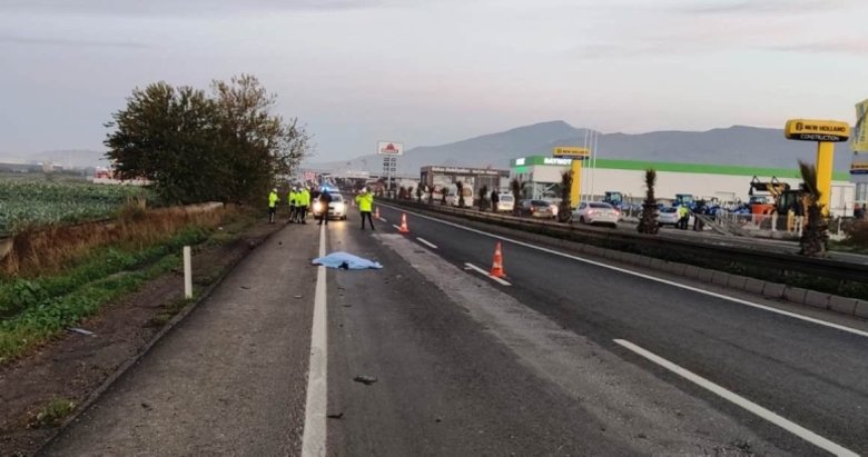 Bir araç çarptı, iki araç üzerinden geçti