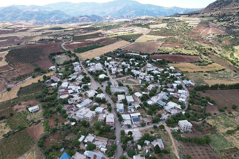 turkiyede-esi-benzeri-yok-56-yil-once-insa-edilen-koy-mimarisi-herkesin-dikkatini-cekiyor-1781600610193.jpeg