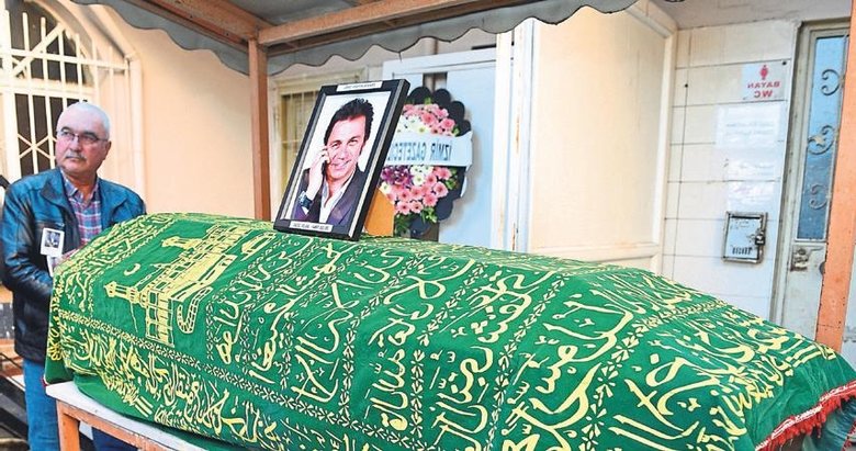 İzmir’in sevilen sunucusu alkışlarla uğurlandı