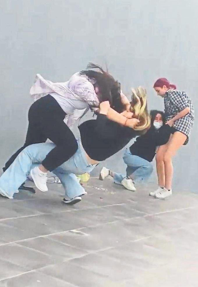 İzmir’deki TikTok skandalında yeni gelişme! Gözetim altına alındılar