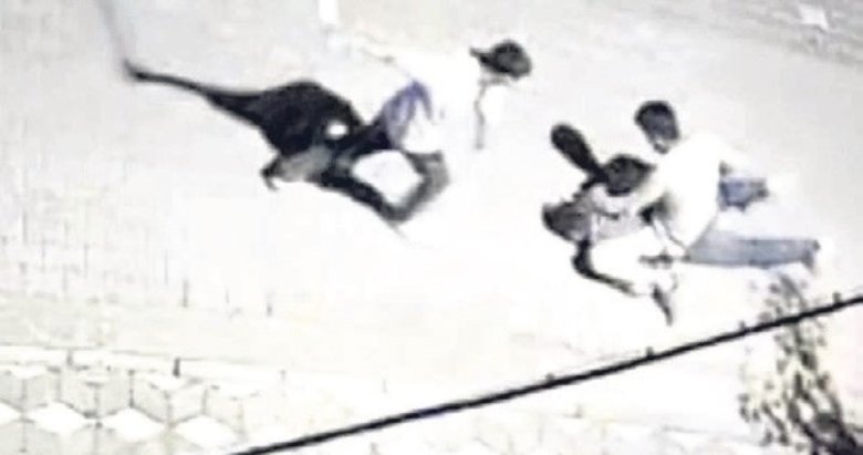 6 yerinden bıçaklanan öğrenciyi mahalleli kurtardı