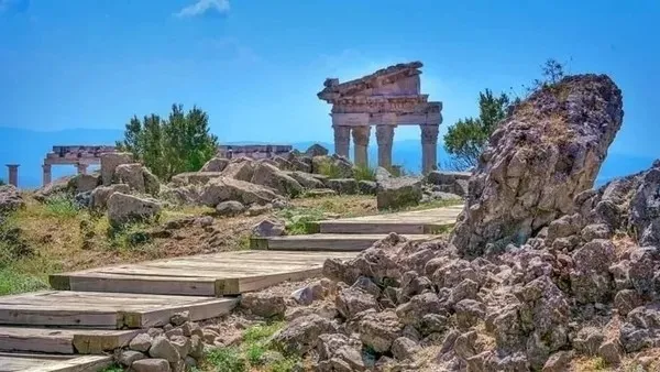 bugun-izmirde-gezmenin-tam-zamani-izmirde-nereler-unlu-izmirde-nereye-gidilir-1789801888664.jpeg