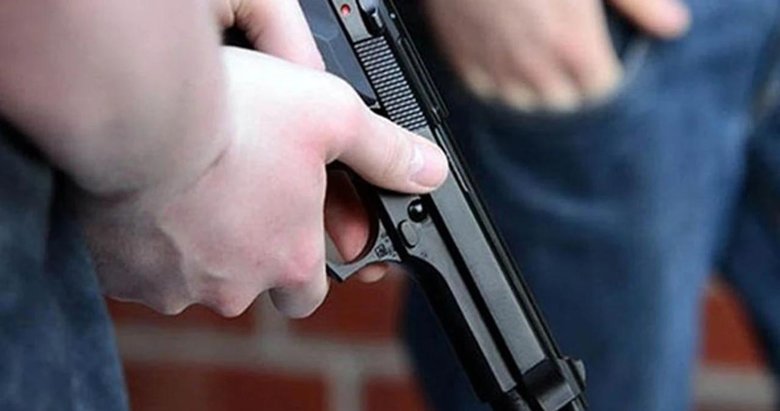 İzmir’de göğsünden silahla vurulan kişi ağır yaralandı