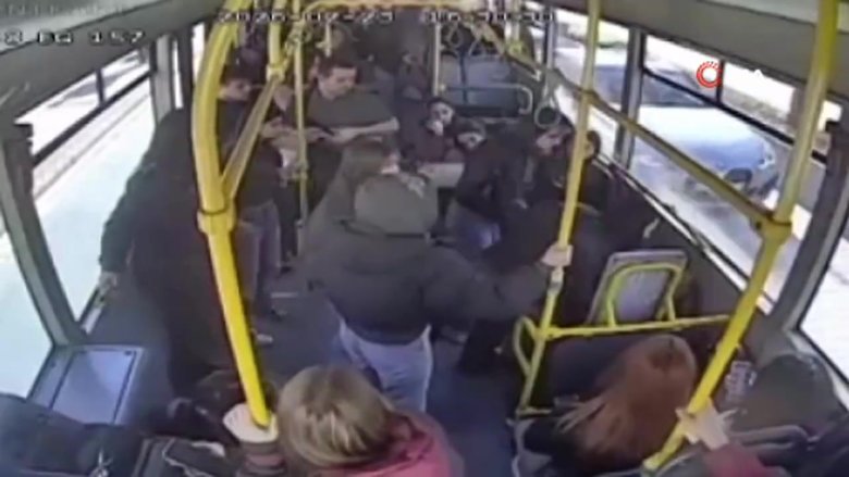 Muğla'da otobüs şoföründen insanlık dersi