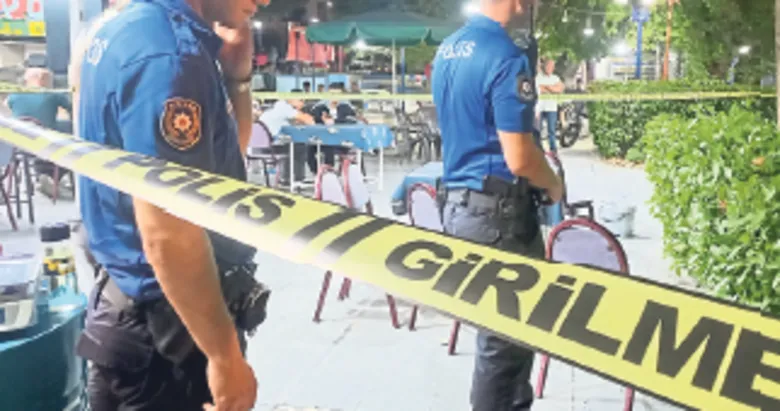 Husumetlilerine ateş açtı başkasını vurdu