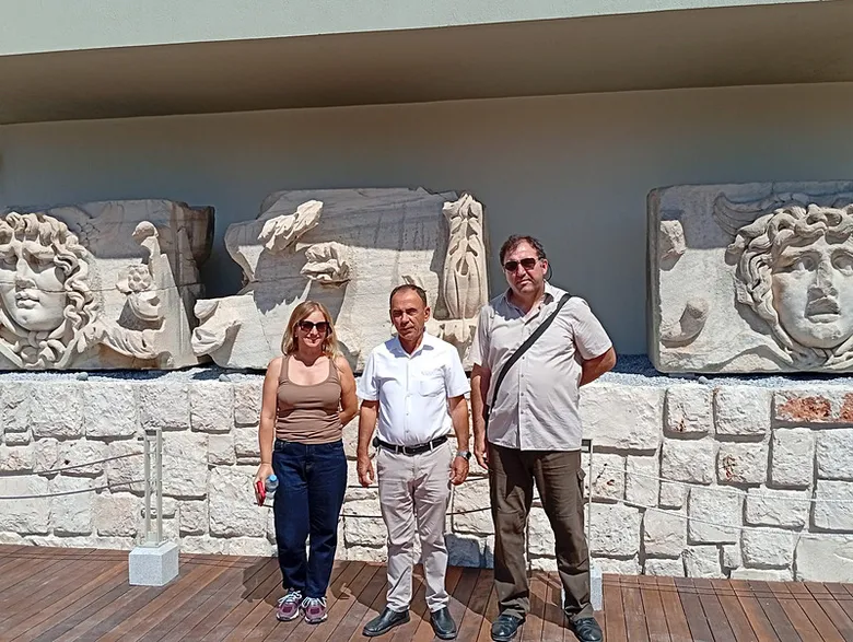 Dünyanın ilk kehanet merkezi Apollon Tapınağı ziyarete açıldı