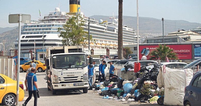 İzmir’in silüeti çöp kuleleri