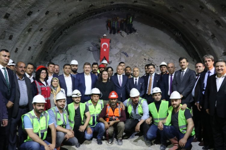 Honaz Tüneli’nde ışık göründü