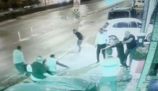 İzmir’de gece kulübünde kanlı kavga! Silahlar çekildi