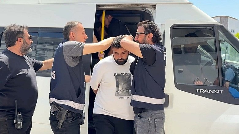 hamile-karisini-oldurmustu-cezaevine-gulerek-gitti-1780942918338.jpeg