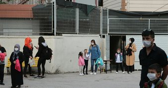 Okulda ilk gün! Çanakkale’de okula yalnız giren Emir ağlayarak dışarı çıktı