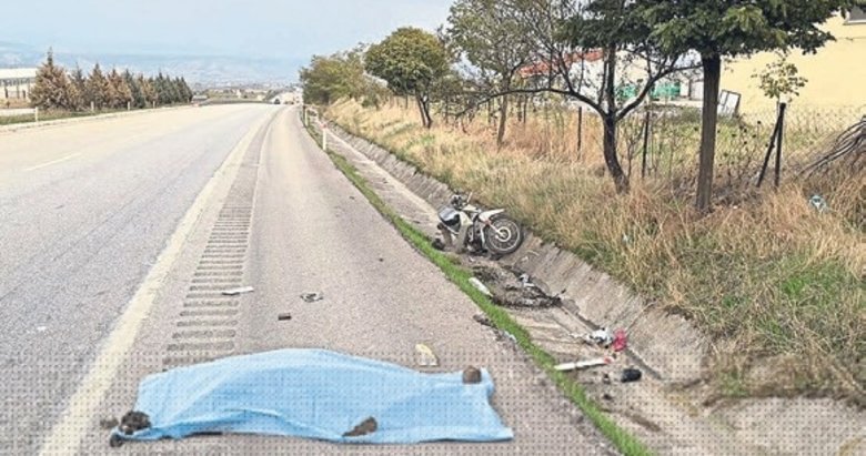 Manisa’da minibüsle çarpışan motosikletin sürücüsü öldü