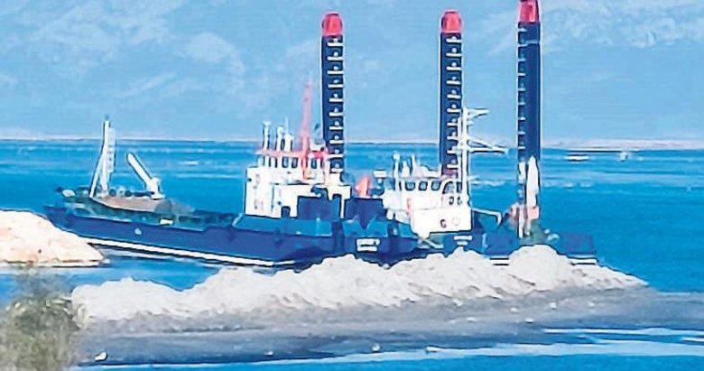 Marmaris ve Fethiye’de deniz temizliği başlatıldı