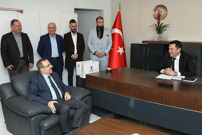 AK Parti İzmir İl Başkanı Kerem Ali Sürekli’den esnafa destek vurgusu