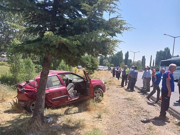 Afyonkarahisar’da korkunç kaza! Tır otomobile çarptı: 1 kişi öldü, 5 kişi yaralandı
