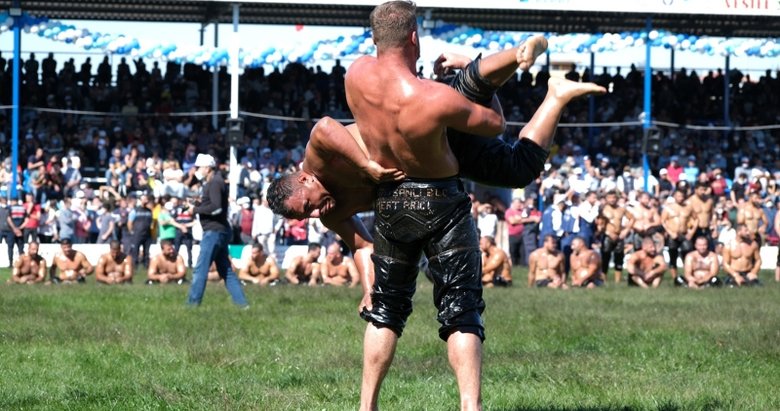 Manisa’da yağlı pehlivan güreşi heyecanı yaşandı