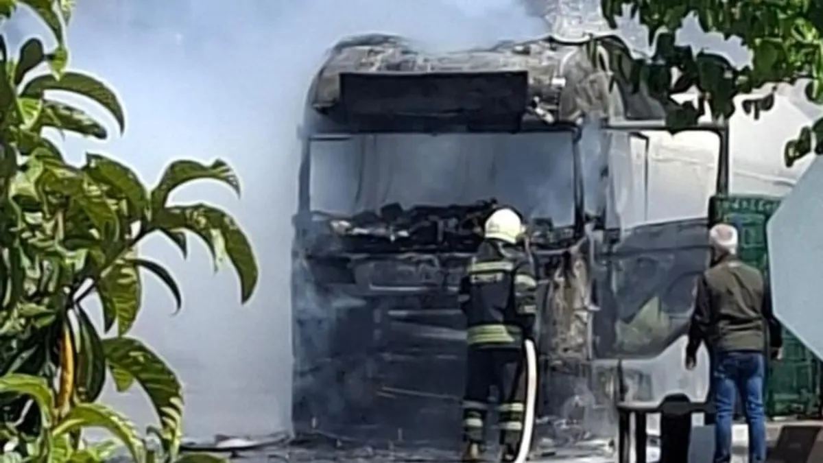 Fethiye'deki Akaryakıt İstasyonunda Yangın: Tanker ve Araçlar Kullanılamaz Hale Geldi