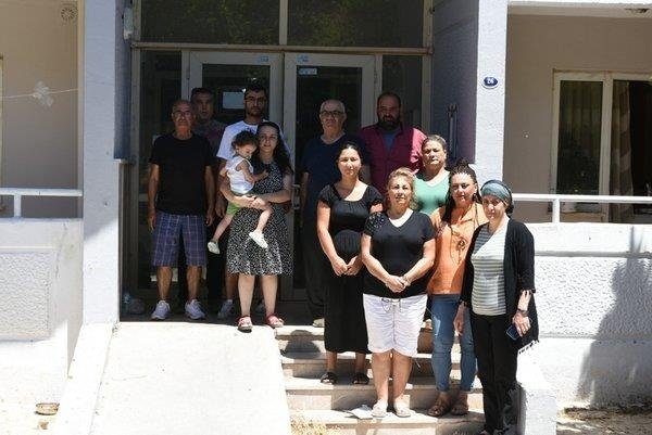 İzmir’de depremzedelerden kendilerini sokağa atmak isteyen Soyer’e tepki: İşgalci değil depremzedeyiz