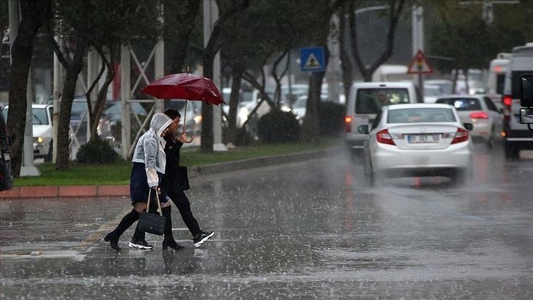 Ege’ye sağanak yağış geliyor! İzmir’de bugün hava nasıl olacak?