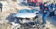 Afyonkarahisar’daki kazada otomobil hurdaya çıktı