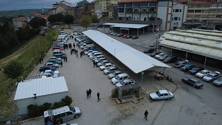 manisada-klasik-arac-tutkunlari-siraya-girdi-yarim-asirlik-aracin-fiyati-1777821588629.jpeg