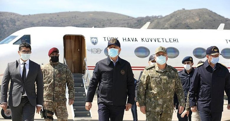 Bakan Akar ve komutanlardan Gökçeada’daki komando birliğine ziyaret