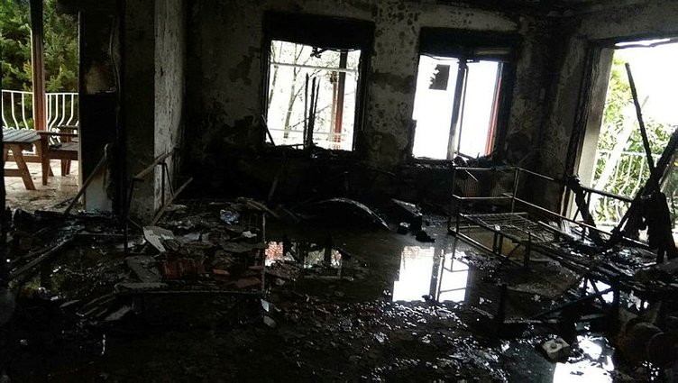 İzmir Foça’da yangın dehşeti! Anne ve oğlu öldü, baba hastaneye kaldırıldı