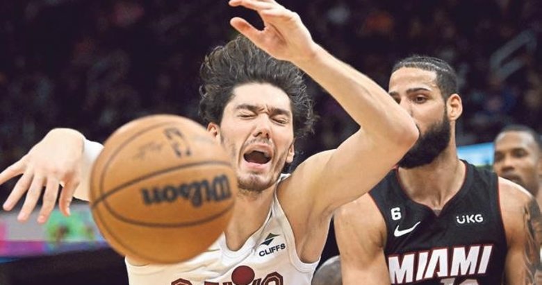 Cedi Osman yıldızlaştı Cleveland kazandı