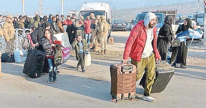 Suriyeliler ülkelerine akın akın dönüyor