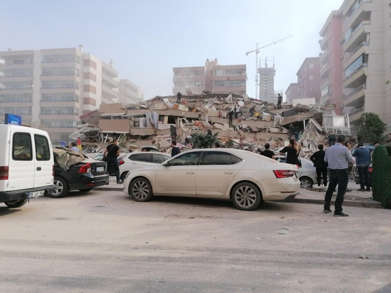 İzmir’de büyük deprem sonrası herkes telefona sarıldı