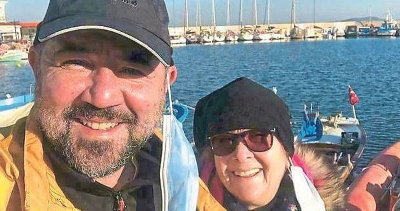 Demirer ve annesi Urla sahilini boş bırakmıyor