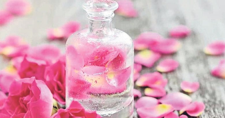Mucizevi etki! Gül suyunun cilde pek çok faydası var