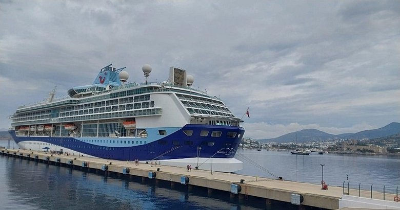 Bodrum’a dev kruvaziyer ayak bastı!