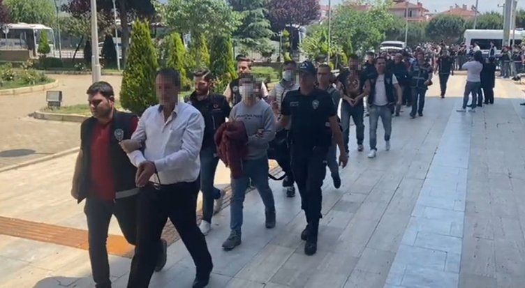 İzmir’de zehir tacirlerine büyük darbe: Operasyonda 32 tutuklama