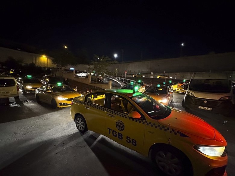 Eyüpsultan’da taksici silahlı saldırıya uğradı! Meslektaşları bu vahşete sessiz kalmadı!