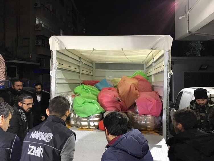 İzmir’de uyuşturucu operasyonu! 1 tonluk skunk baskını