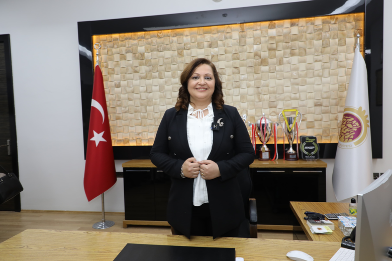 afyonkarahisar-belediye-baskani-burcu-koksal-chpyi-bombaladi-dikkat-ceken-ifadeler-chp-beni-cok-yordu-1778269574498.png