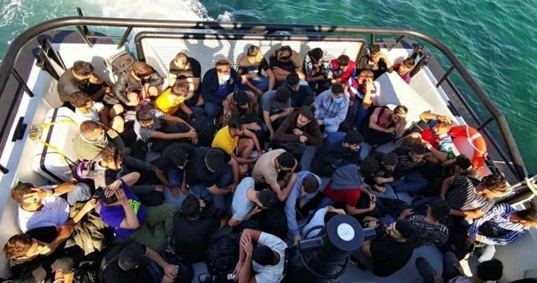Bozcaada açıklarında 59 düzensiz göçmen kurtarıldı