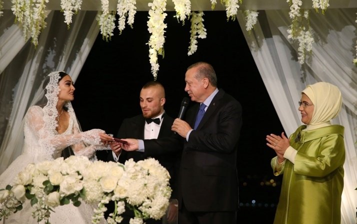 Gökhan Töre ile Esra Bilgiç boşandı