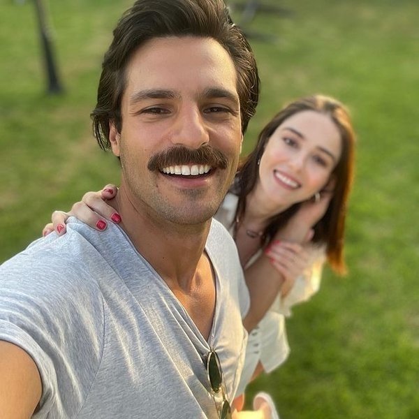 Serkan Çayoğlu’ndan sevgilisi Özge Gürel’e romantik doğum günü kutlaması!