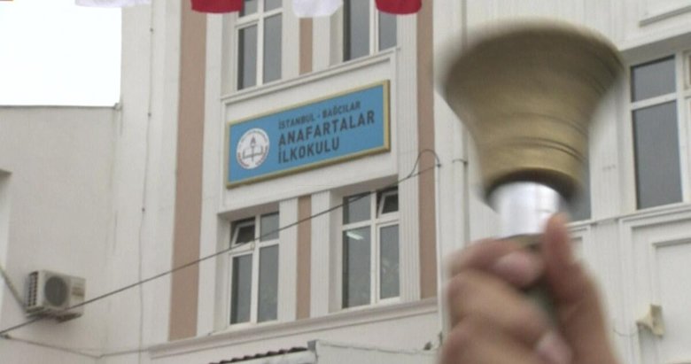 Bilim Kurulu Üyesi Tezer açıkladı! Okulların açılmasında bu faktör belirleyici olacak