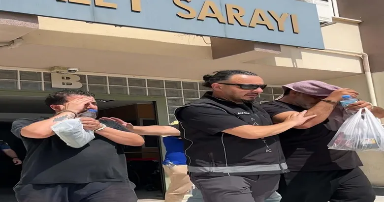 Evde uyuşturucu baskını: Evli çift ve misafirleri tutuklandı