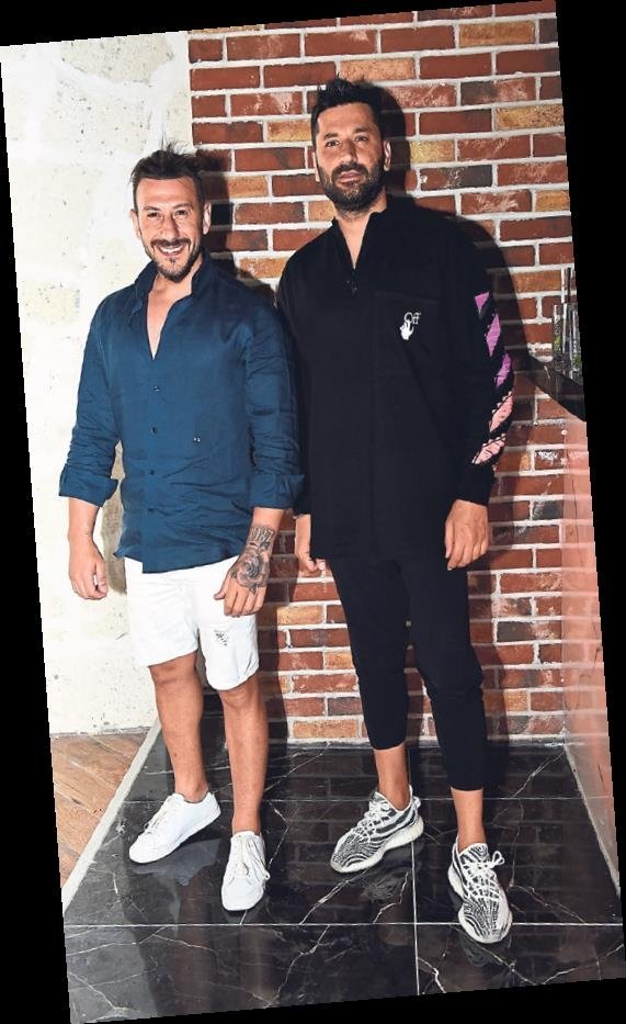 Açılışa ünlü akını