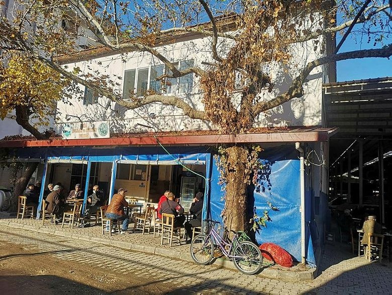 Dikili’de 1937 yılında yapılan tarihi Avcılar Kulübü binası yıkılıp katlı otoparka dönüşecek! CHP’li belediyeye tepki