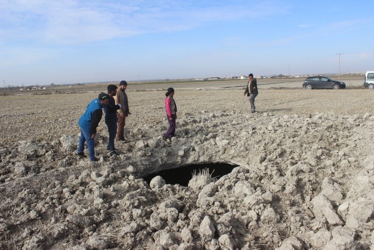 Korkutan görüntü! Tarlada çalışırken fark etti