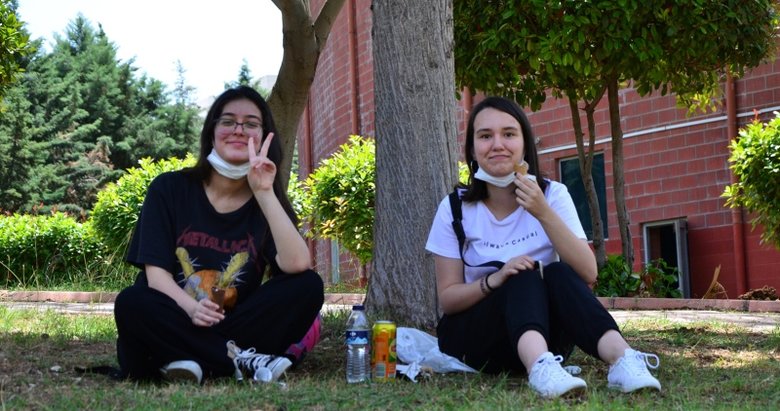 Beklenen gün geldi! 20 yaş altı çocuklar saat kaçta dışarı çıkacak? Bu hafta izinleri kaç saat? Yasak bayramdan sonra kalkıyor mu?