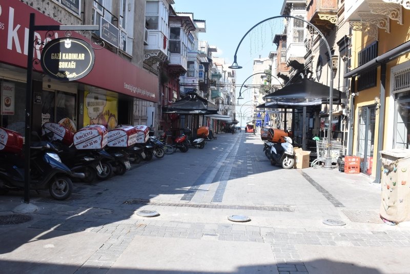 İzmir’in en yoğun bölgelerinde koronavirüs sakinliği