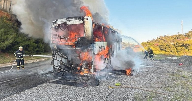 Tur otobüsü küle döndü