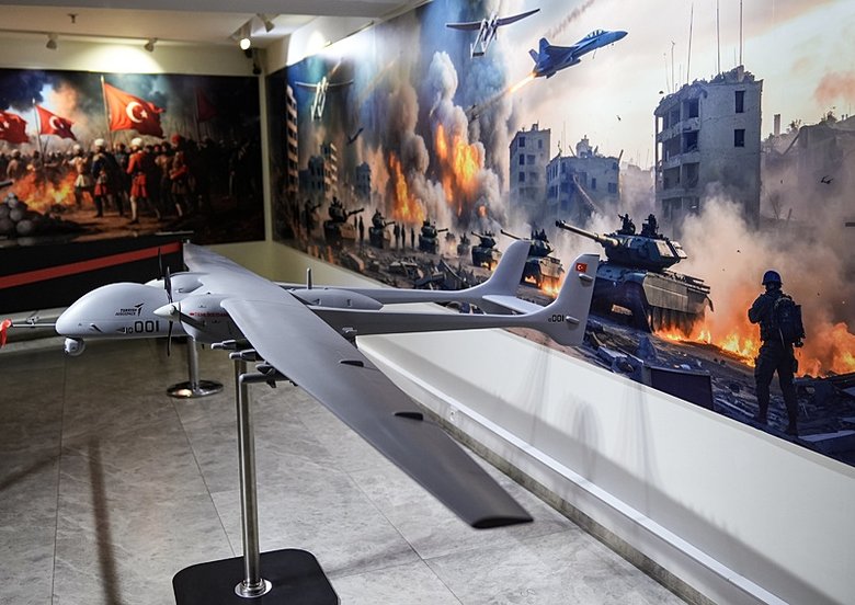 İzmir’de Taş Baltadan SİHA’ya sergisi açıldı