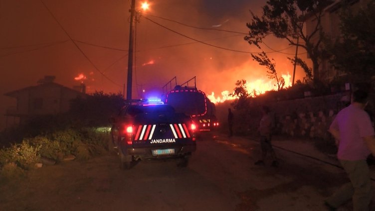 Balıkesir’deki yangın  Çınarlı bölgesi ve Marmara Adası ilçe merkezine kadar ulaştı